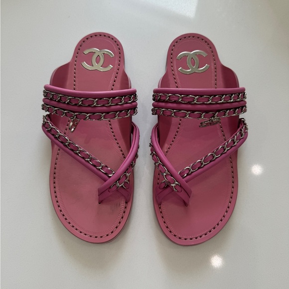 Chanel 19C Pink Chain Thong Sandals Flats C875 worn 3-4x on vacation - Picture 2 of 4